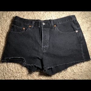 LEVIS BLACK DENIM SHORTS